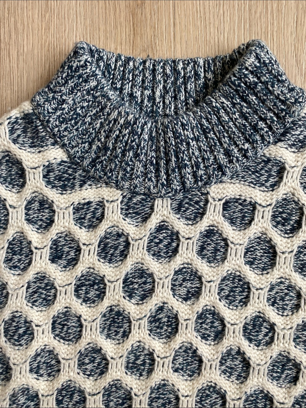 Club Monaco Honeycomb Knit Cropped Mock Neck Sweater Wool Alpaca Blue Ivory S - Picture 7 of 11